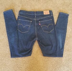 (NWOT) Levi's 720 High Rise Super Skinny Jeans